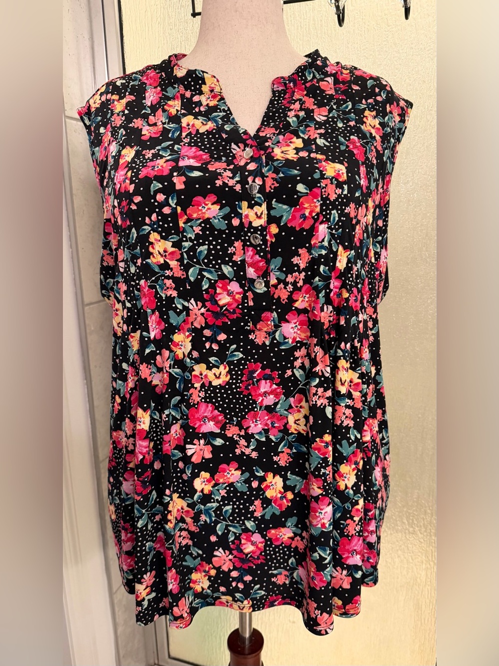 Roz & Ali Sleeveless Floral Polka Dot Blouse Black Pink 3X EUC $20